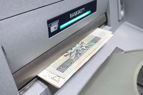 Ile jednorazowo można wypłacić z bankomatu w 2026 roku? Oto kwoty i limity jednorazowych wypłat