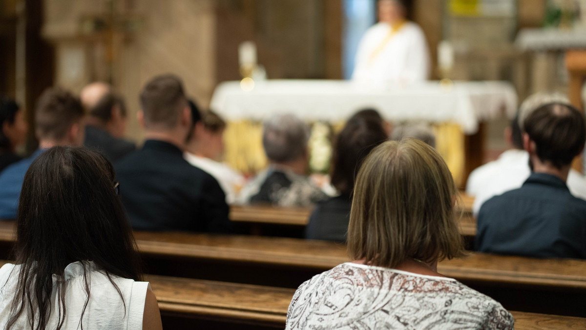Tajemnicze zatrucie podczas mszy we włoskim miasteczku. 40 wiernych zasłabło