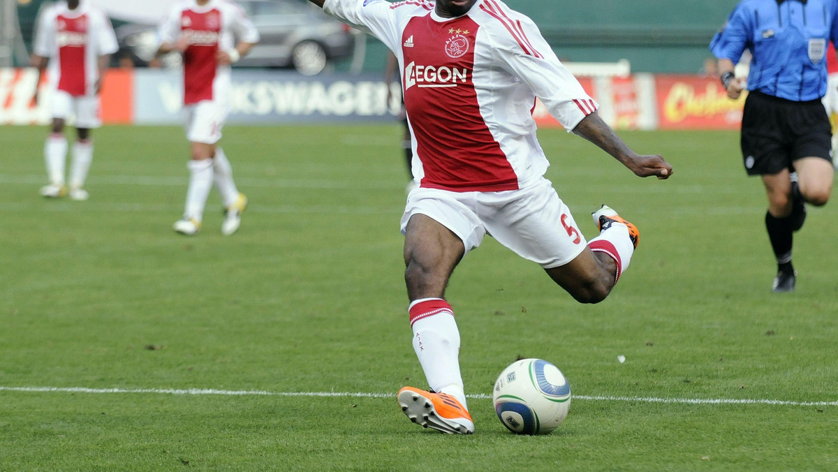 Powodzeniem zakończyły się negocjacje dotyczące nowej umowy Vurnona Anity z Ajaksem Amsterdam. 22-latek pozostanie w zespole nowych mistrzów Holandii do czerwca 2014 roku.