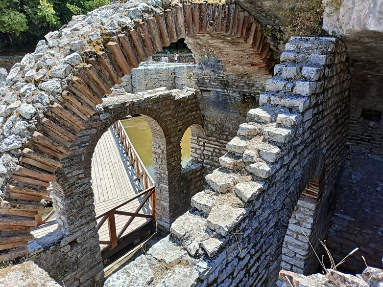 Skarbiec sanktuarium Asklepiosa - obok jest teatr