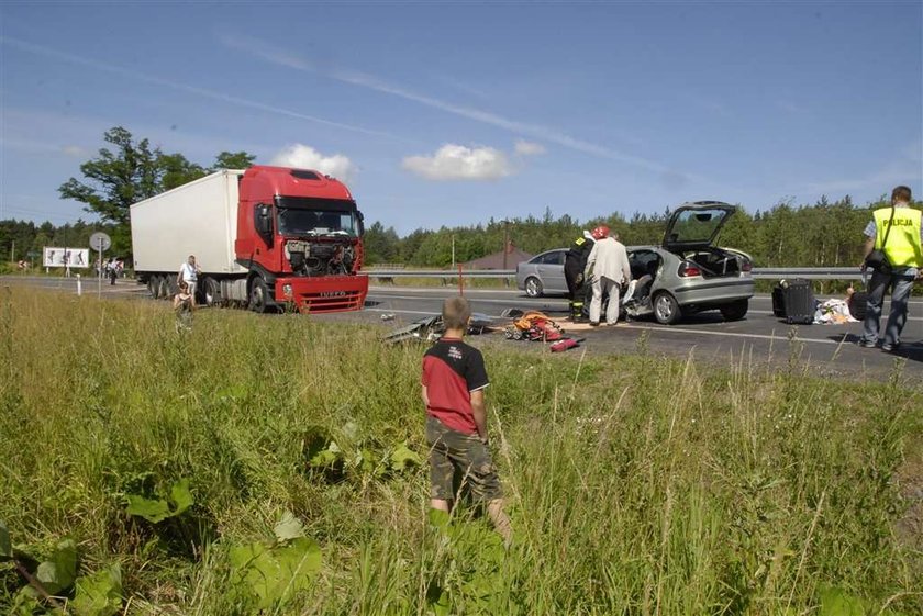 TIR zmiażdżył ojca i dziecko. FOTO