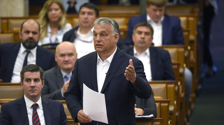 Orbán Viktort kérdezték a képviselők a parlament hétfői ülésén, a kormányfő rendre kitért a kérdések elől / Fotó: MTI/Bruzák Noémi