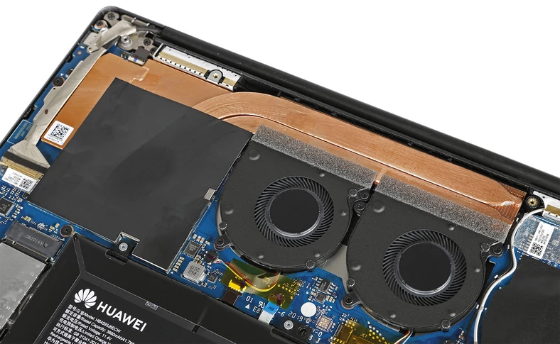 Huawei MateBook 13 (AMD) – układ chłodzenia złożony z dwóch grubych ciepłowodów