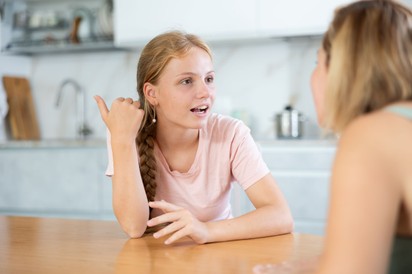 Lányom sokszor mutatkozik idegenek előtt is alulöltözötten, mit mondjak neki? Az orvos válaszol