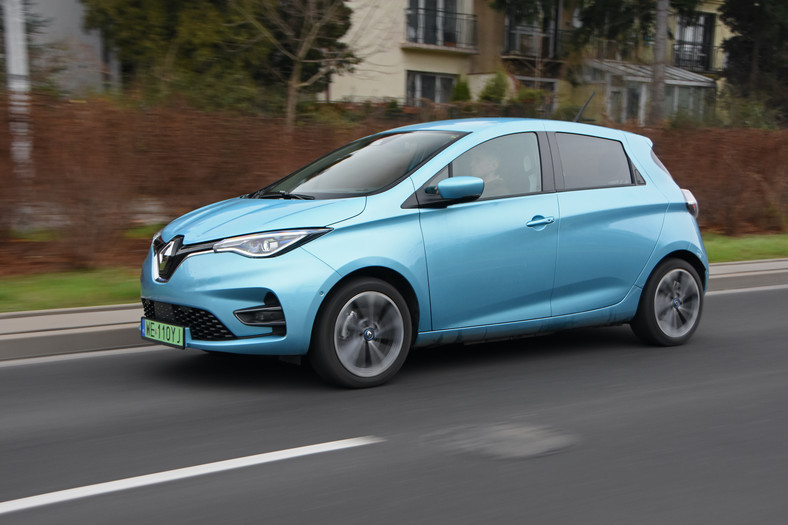 Renault ZOE, cena od 124 900 zł.  Bateria 52 kWh, zasięg do 395 km