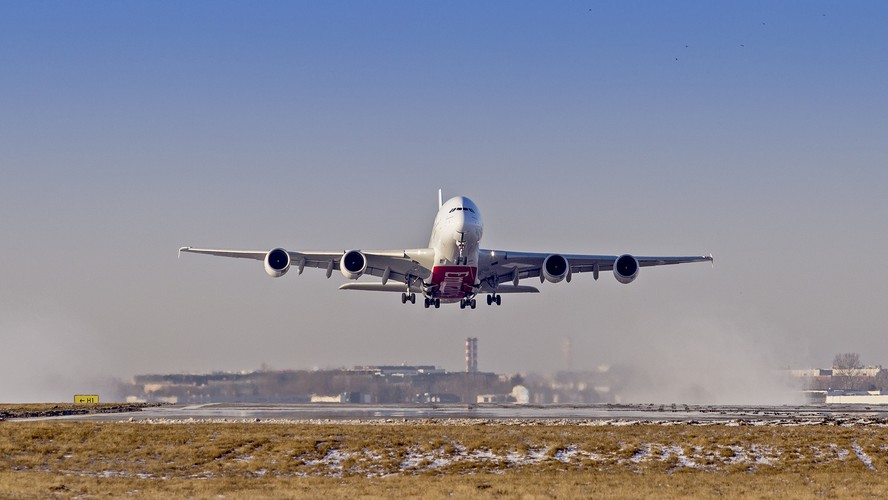 Airbus A380 na warszawskim lotnisku Chopina. Fot. Dariusz Kłosiński