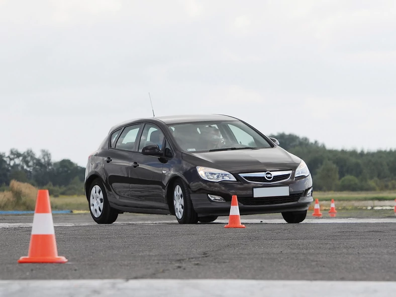 Opel Astra - miejsce 3. w teście zawieszeń kompaktów