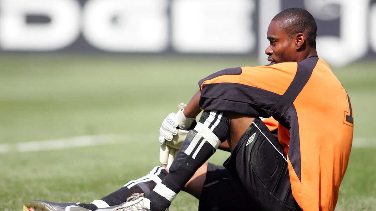 Alvin Rouse, zawodnik Ballinamallard United i reprezentant Barbadosu, został oskarżony o gwałt. Piłkarz w kwietniu 2012 roku miał uwięzić, a potem zgwałcić kobietę.