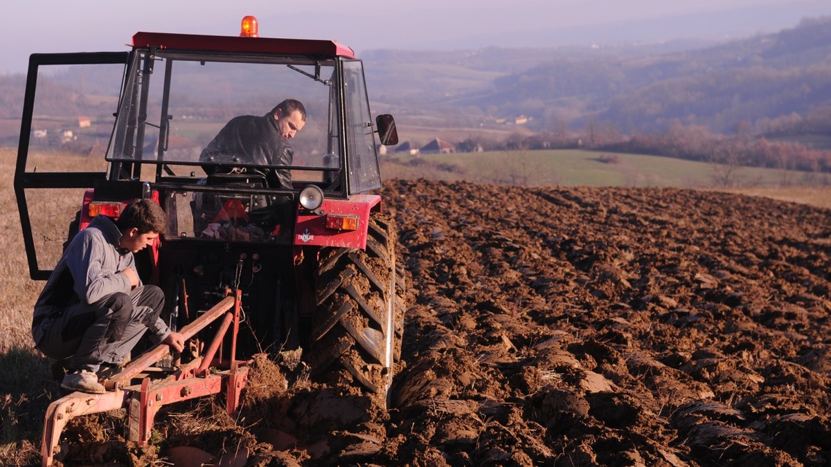 ZAMENILI DŽIP ZA TRAKTOR I NAPRAVILI IMPERIJU! Ovi naši glumci žive seosku idilu: Imaju vodenice i stotine koza, a jedan NE DA IMANJE NI ZA MILIONE