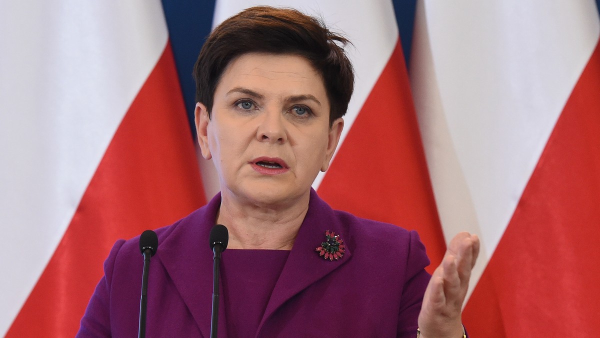 – Kwestionowanie przez Komisję Europejską rozwiązań prawnych wprowadzanych w Polsce jest bezpodstawne i niezrozumiałe – oceniła dziś Beata Szydło. Jak podkreśliła szefowa polskiego rządu, takie działanie Komisji "nie mieści jej się w głowie", a Unia Europejska wymaga reformy.