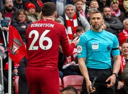 Constantine Hatzidakis zawieszony. Arbiter jest podejrzewany o uderzenie piłkarza Liverpoolu [WIDEO]