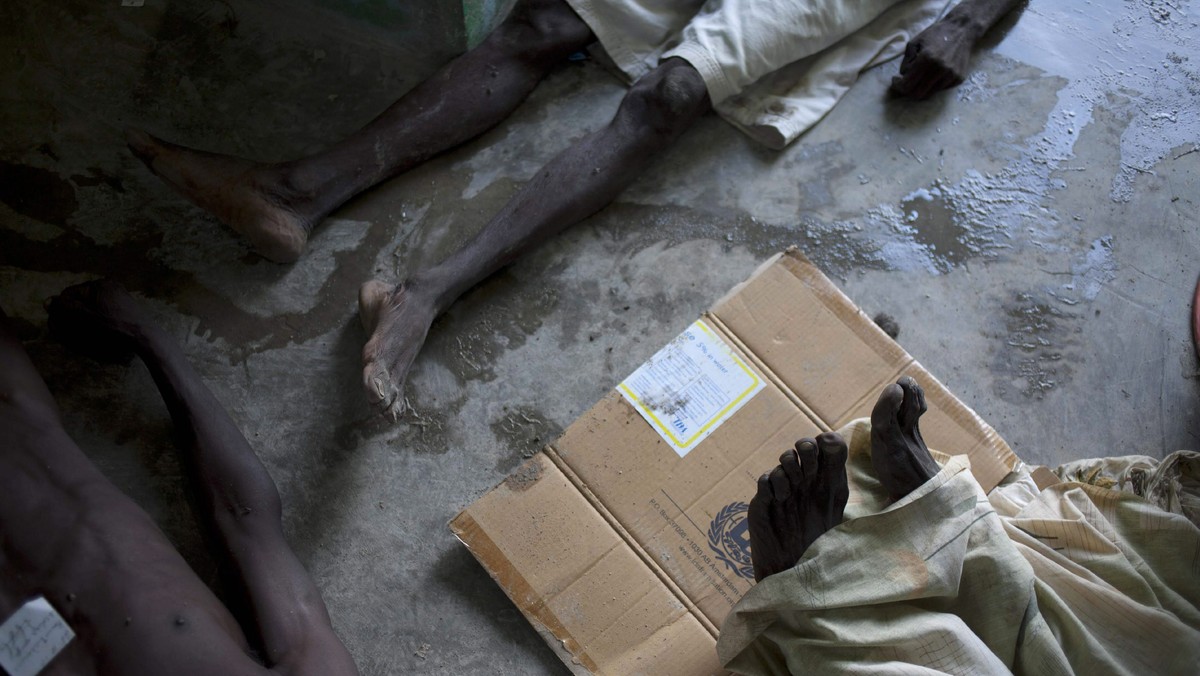 W związku z epidemią cholery w piątek wieczorem czasu miejscowego rząd Haiti zarządził sanitarny stan wyjątkowy na terenie całego kraju. Wraz z międzynarodowymi organizacjami pomocowymi podjął on działania mające nie dopuścić do rozprzestrzenienia się choroby.