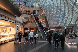 Sklepy otwarte w Trzech Króli 06.01.2026. Zakupy w Lidlu, Biedronce, galerii handlowej czy tylko w Żabce? Jakie sklepy są dzisiaj otwarte?