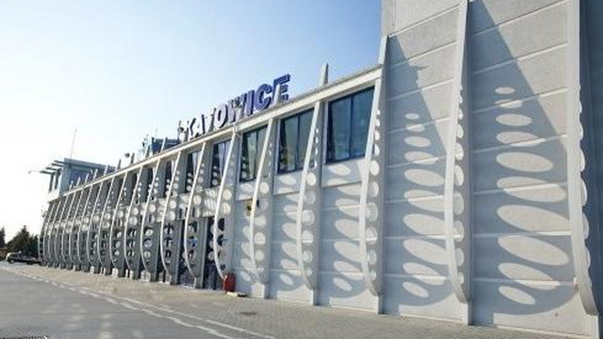 Rozbudowa terenu postoju samolotów, modernizacja dróg kołowania i budowa nowej drogi startowej - to najważniejsze zadania realizowane i zaplanowane na najbliższe lata w Międzynarodowym Porcie Lotniczym Pyrzowice w Katowicach. Prace potrwają do 2016 r.