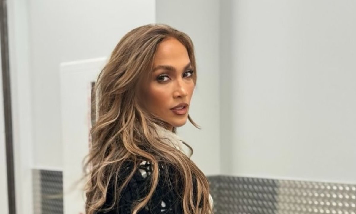 Jennifer Lopez skrytykowana za tę kreację. "To jest koncert czy badanie ginekologiczne?"