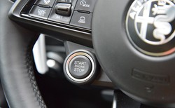 NOWA Alfa Romeo kusi nie tylko ceną i gwarancją! Ta ślicznotka kradnie show