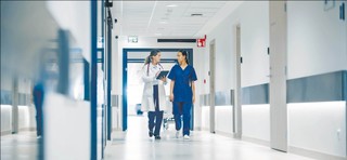 Szpitale powiatowe podpisały aneksy z NFZ, bo nie miały wyjścia