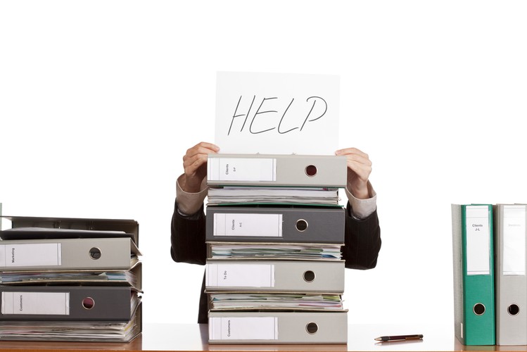 <strong> Ryzyko wzrostu bezrobocia, biurokracji i szarej strefy </strong>

<br><br> Liberalizacja przepisów dotyczących ewidencjonowania czasu pracy przez strony, czyli potwierdzania liczby godzin wykonania zlecenia, stała się przedmiotem obaw pracodawców i pracowników. Według ekspertów, samo wprowadzenie nowej stawki minimalnej może nie tylko nie przyczynić się do wzrostu zatrudnienia, ale także doprowadzić redukcji stanowisk głównie w branży ochroniarskiej.<br><br>