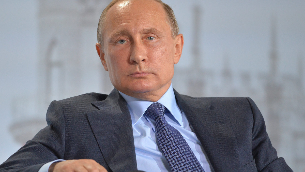 Prezydent Rosji Władimir Putin oświadczył, że jego kraj nie planuje ataku na żadne inne państwo, a zagrożenie ze strony Rosji jest jego zdaniem wyolbrzymiane w celu uzasadnienia wydatków na cele militarne. Powiedział też, że Rosja nie dąży do dominacji ani do ekspansji globalnej. Putin odniósł się także do kryzysu na Bliskim Wschodzie.
