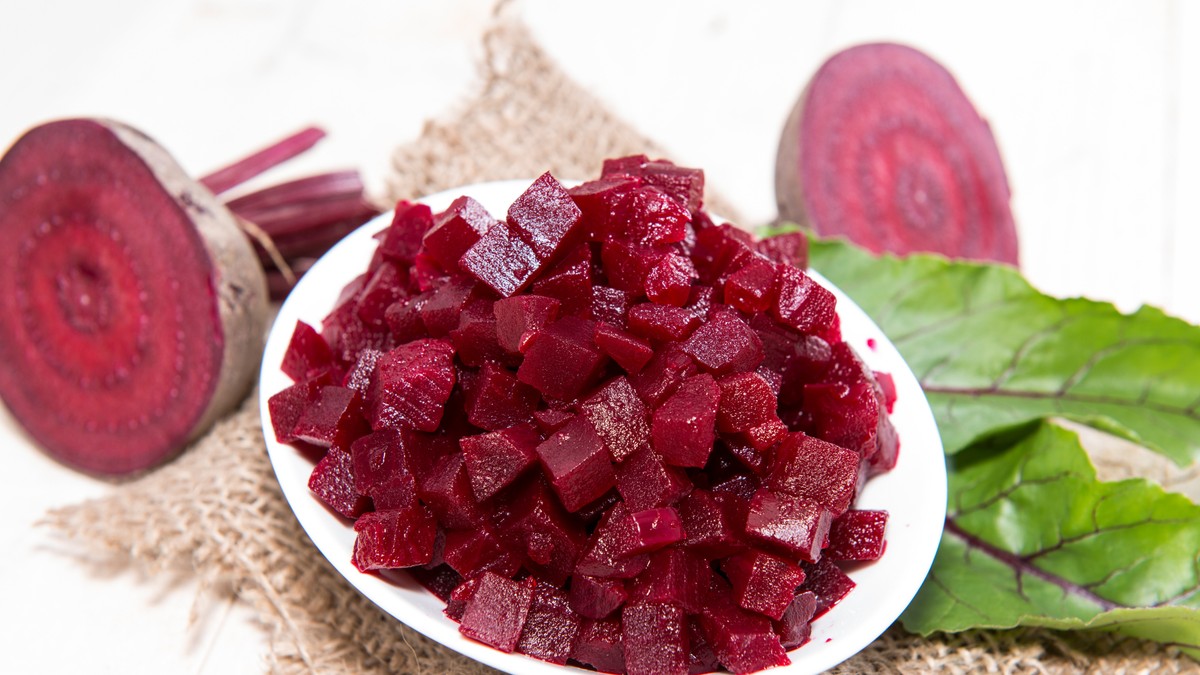 Ruskinje skuvaju cveklu za 20 minuta i bez neprijatnog mirisa po kući: Trik je u ovom dodatku