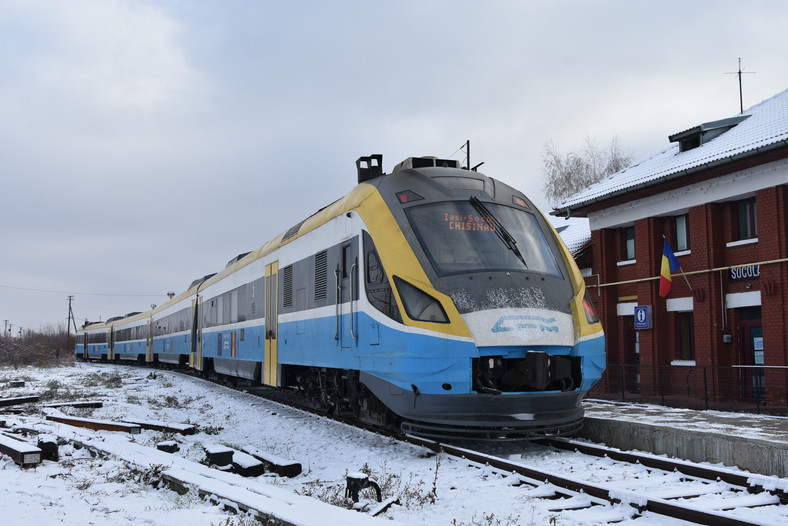 Międzynarodowy pociąg do Kiszyniowa na stacji początkowej Socola na przedmieściach Iasi