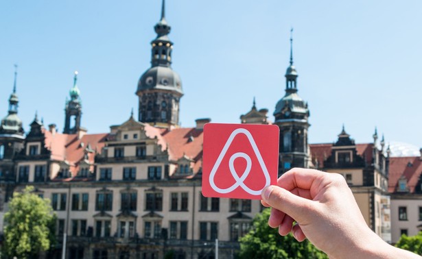 Logo Airbnb