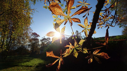 Igazi őszi időt hoz a napéjegyenlőség, de aztán durva dolog jön vasárnap – Erre tényleg senki nem számított 
