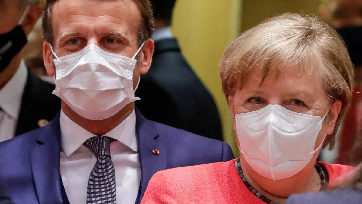 Kanclerz Niemiec Angela Merkel i prezydent Francji Emmanuel Macron podczas pierwszego bezpośredniego szczytu UE od czasu wybuchu epidemii koronawirusa, Bruksela, 17 lipca 2020 r.