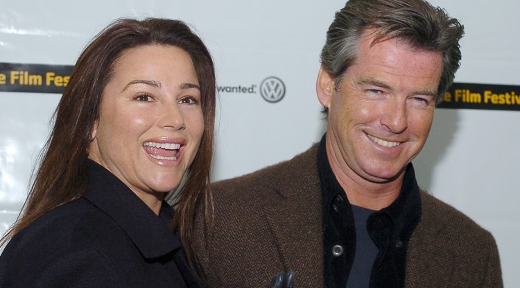 Annyira szerette régen is a felségét Pierce Brosnan. Fotó: Northfoto