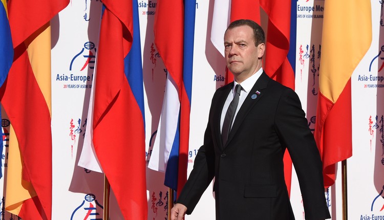 Były prezydent Rosji przeklina i pluje jadem". Co się stało z Miedwiediewem?
