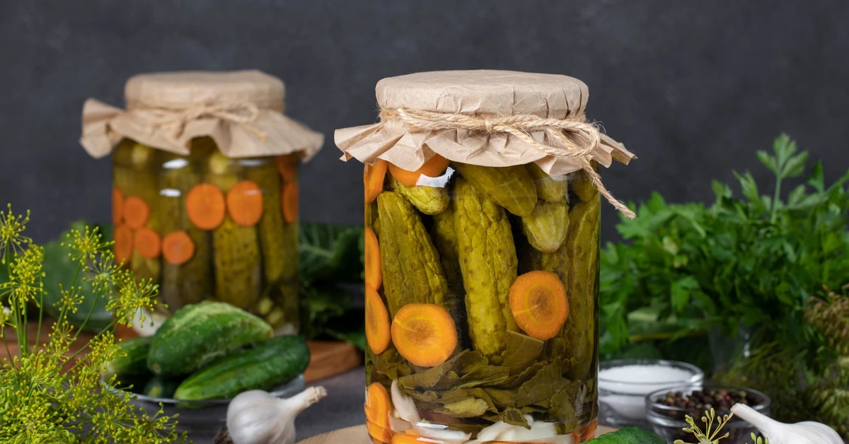 Ogórki konserwowe - przepis babci na ogórki korniszony. Najlepsza zalewa