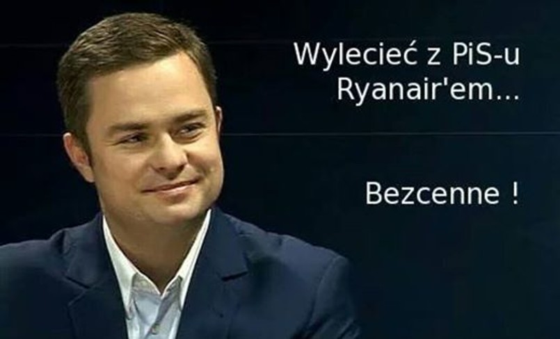 Wyleciał z PiSu Ryanair'em. Internet drwi z Adama Hofmana. MEMY