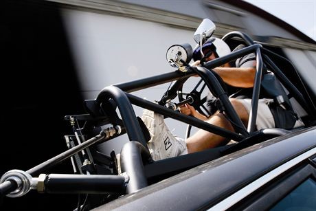 Die originalen Filmfahrzeuge (Volkswagen Touareg und NYPD-Dienstwagen) der finalen Crashszene aus ?Das Bourne Ultimatum? waren kurz vor der Premiere des Agententhrillers am 25.07. 2007 in LA ausgestellt. Bei einem Testdrive stellte Volkswagen weiterhin einen Touareg mit RDV (remote-drive vehicle) vor. Dieser spektakulaere Aufbau des bekannten Stuntkoordinators Dan Bradley ermoeglicht dem Schauspieler im Inneren des Fahrzeugs sich auf seine Rolle zu konzentrieren, waehrend ein Stuntman den Touareg von einer Fahreinheit auf dem Dach steuert.