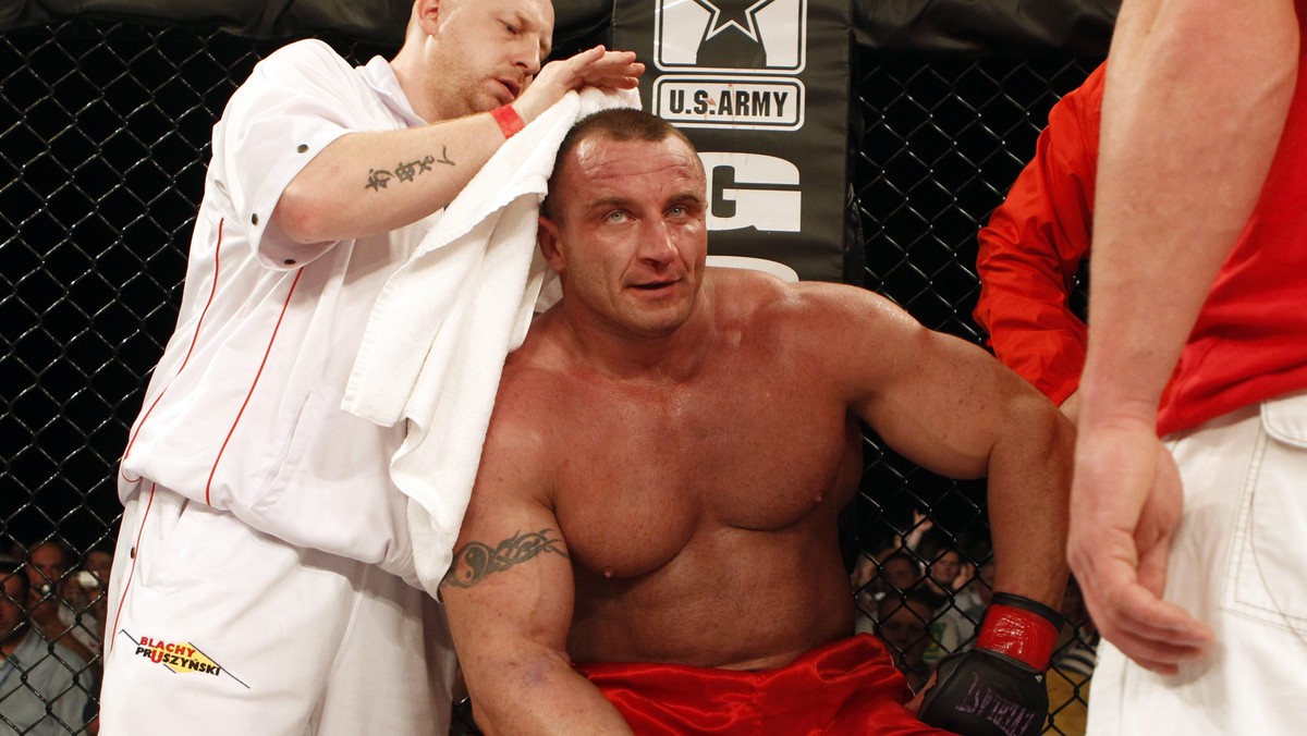 Już w październiku Mariusz Pudzianowski może ponownie walczyć w MMA. Jak twierdzi dyrektor agencji Moosin, Corey Fischer ma już wybranego rywala dla "Pudziana". Oprócz niego walczyć ma również Tim Sylvia.