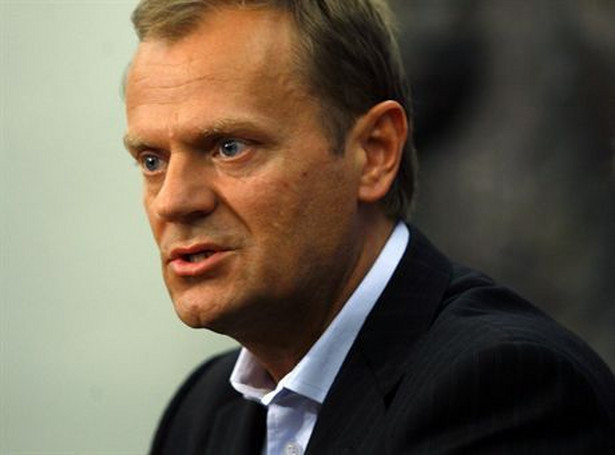 Tusk wygrywa ze wszystkimi