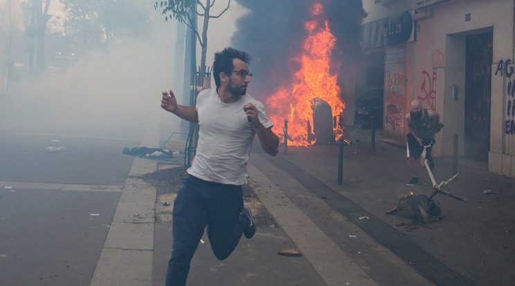 A tüntetők és
a rendőrök közti
összecsapásokban összesen négyen sérültek meg /Fotó: AFP