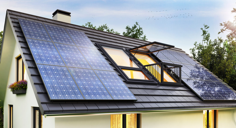 Fotowoltaika Panele słoneczne fotowoltaiczne Solar,Panels,On,The,Roof,Of,The,Modern,House.,3d