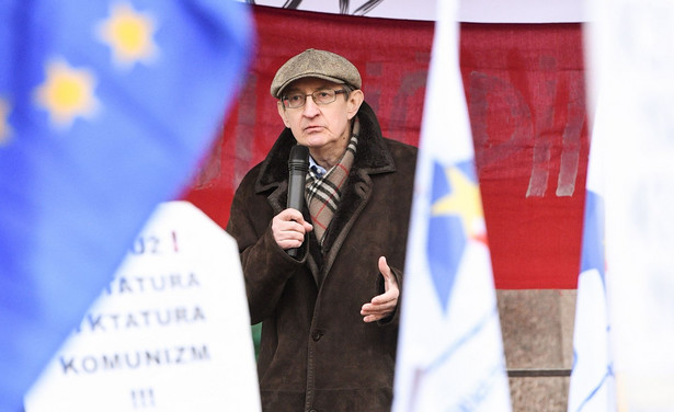 Pinior na manifestacji KOD: Pani premier, panie prezesie, nie złamiecie mnie