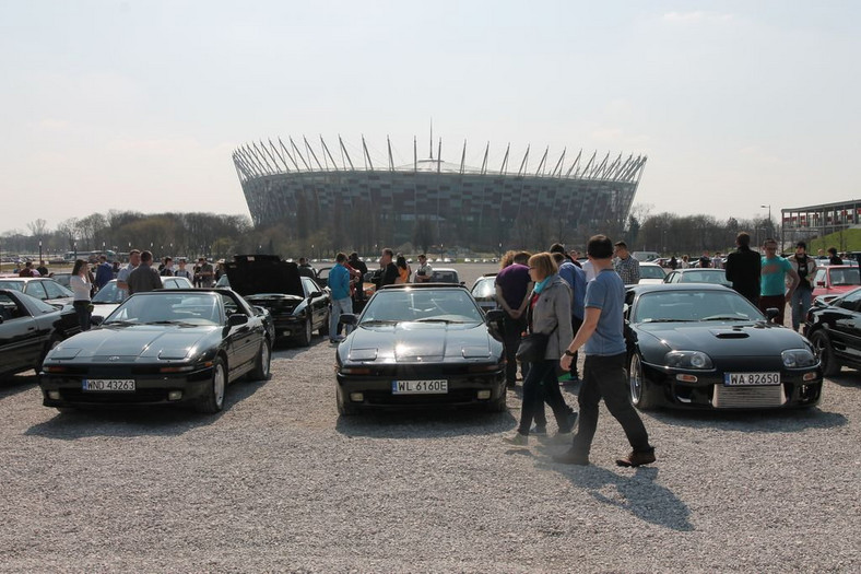 Youngtimer Warsaw 2015 - parada pod Stadionem Narodowym