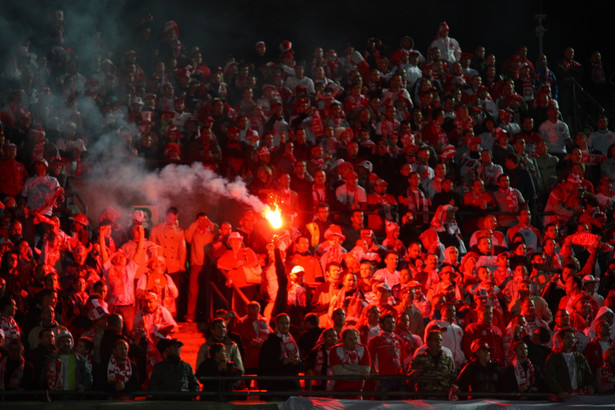 Raport PZPN o stanie bezpieczeństwa na stadionach w sezonie 2013/2014 stwierdza, że na 296 meczów Ekstraklasy tylko w przypadku sześciu, czyli w 2 proc., odnotowano zakłócanie porządku na stadionie