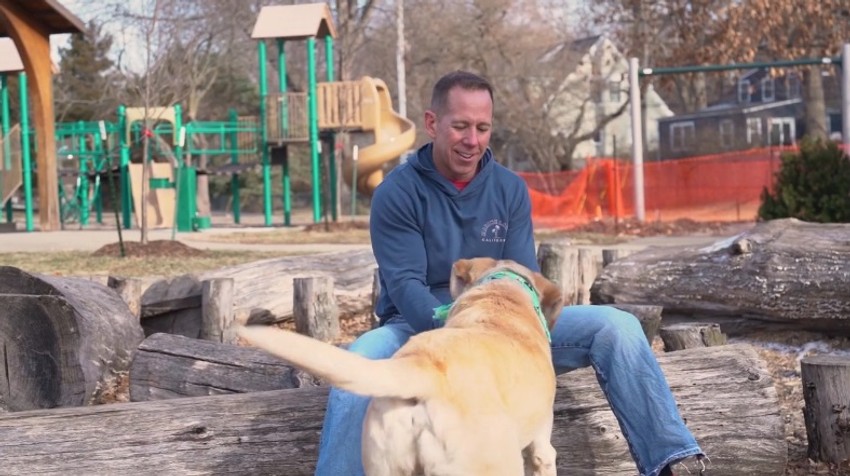 Džef je rekao da će dodatnih 25.000 dolara donirati azilu za pse