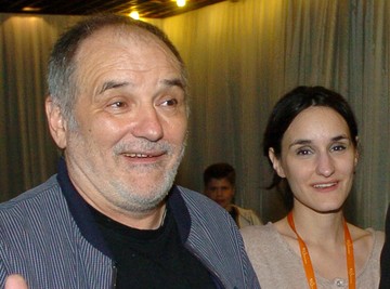 ĆERKA ĐORĐA BALAŠEVIĆA NA METI OPTUŽBI DA UZIMA OČEVE TEKSTOVE! Oglasila se drugarica iz srednje škole