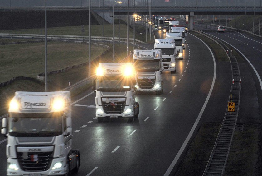 Kierowcy ciężarówek oddali hołd zmarłemu Łukaszowi Urbanowi