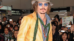 Johnny Depp na lotnisku w Japonii