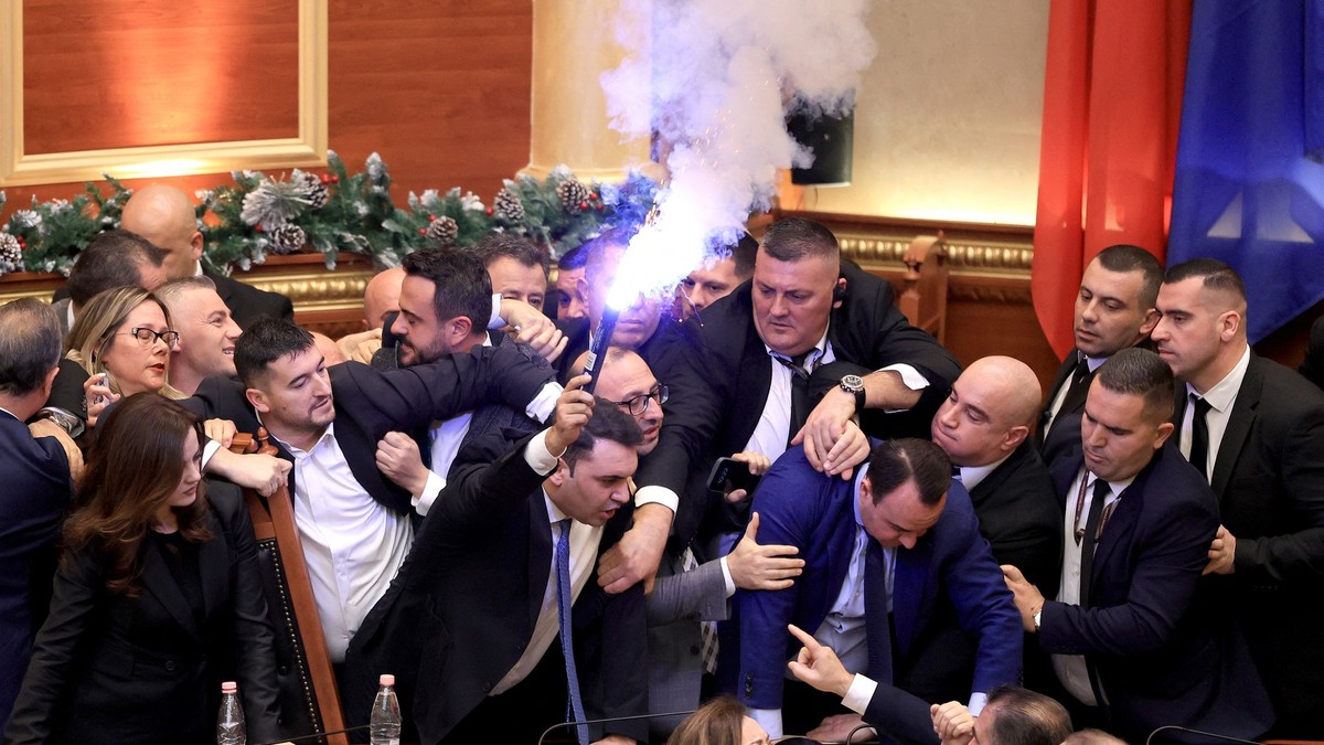 Sukob u albanskom parlamentu