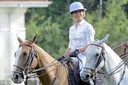 Kinga Rusin z partnerem grają w polo. Prawie jak arystokracja