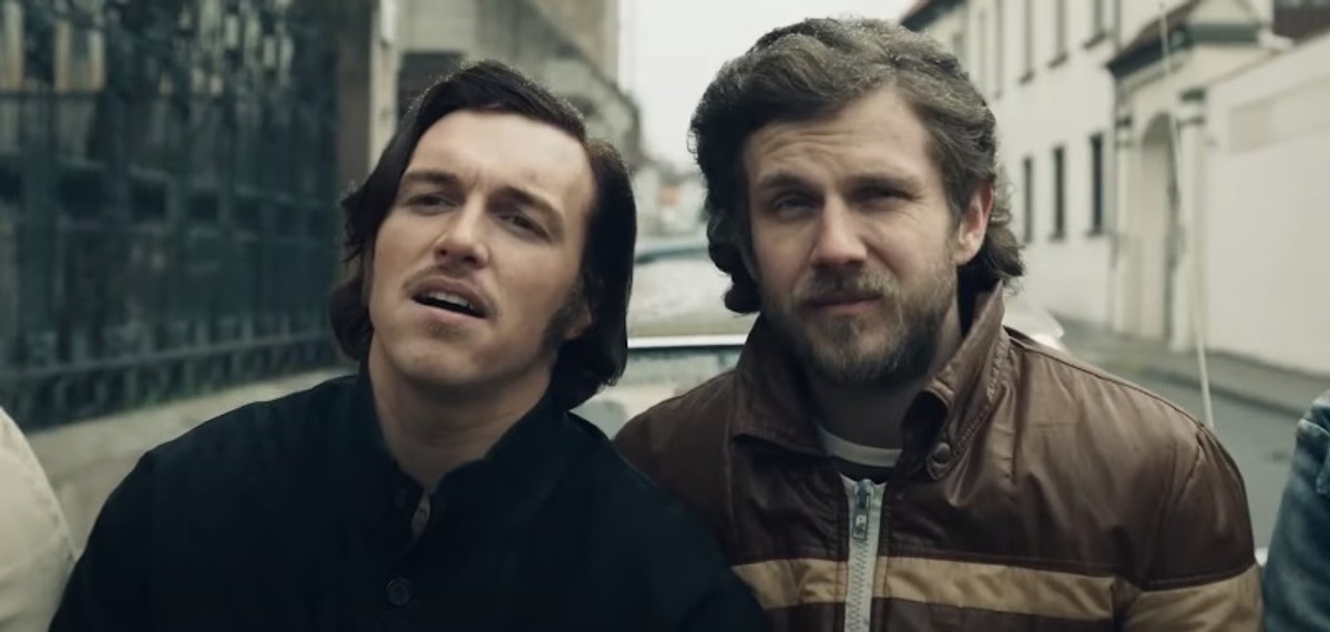 Tomasz Włosok i Antoni Królikowski w filmie "Jak pokochałam gangstera", Netflix