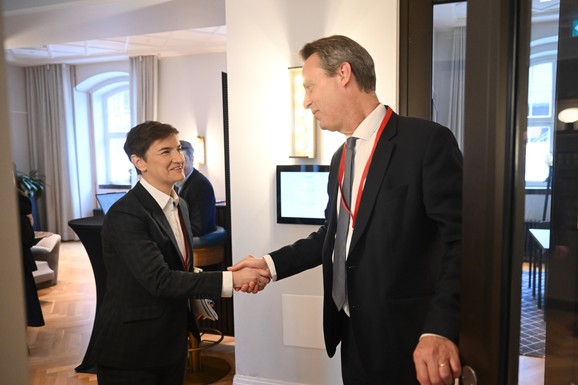 "DOBRO JE TE STVARI OBJAŠNJAVATI" Brnabić sa Blondelom o Đokićevom angažmanu kao političara i rektora Beogradskog univerziteta