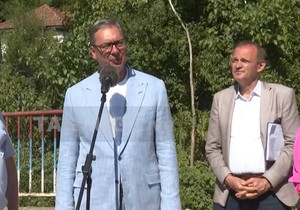 Vučić obilazi radove na lokalnom putu u Trgovištu