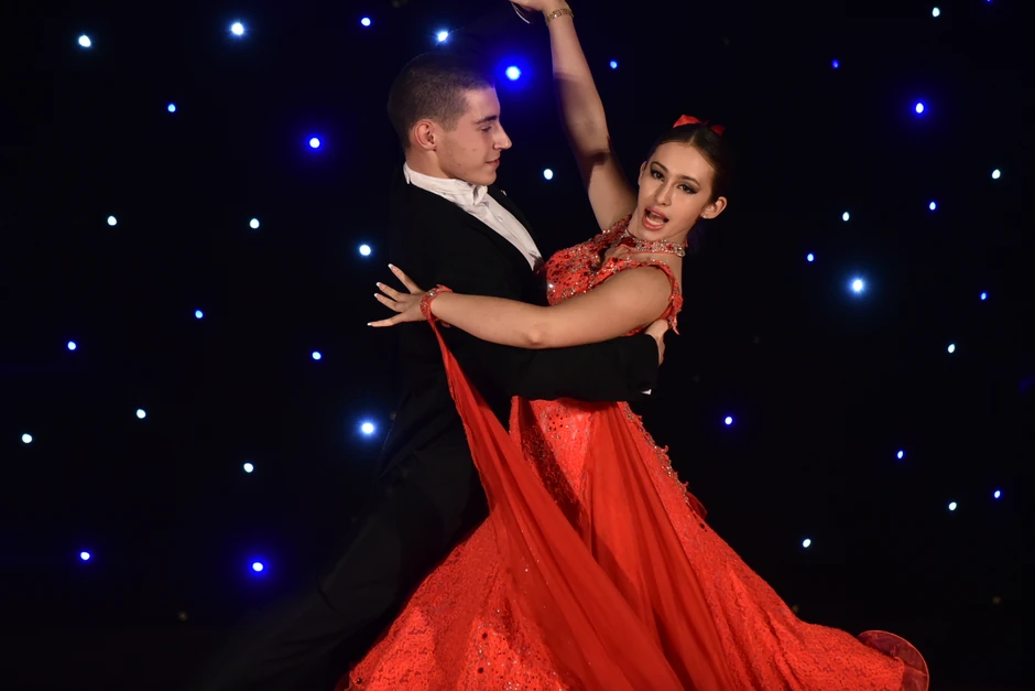 Osvojili zlato u
standardnom i
latinoameričkom plesu